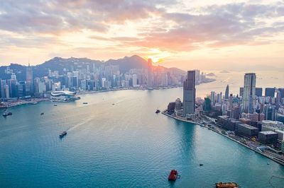 全球最貴CBD光環(huán)褪去 今年以來香港中環(huán)寫字樓租金大跌21.3%